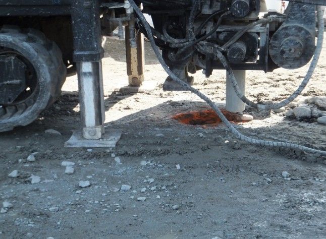 Sondeo de captación de agua tras el estudio hidrogeológico del terreno en Valencia